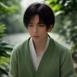 黄昏窗边人物剪影低头沉思，色调偏暖，营造都市情感剧特有的孤独氛围